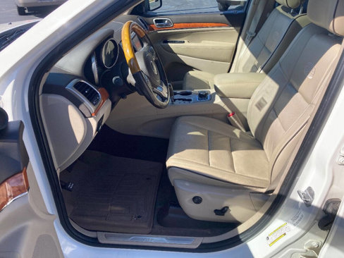 Used 2012 Jeep Grand Cherokee Overland image 8