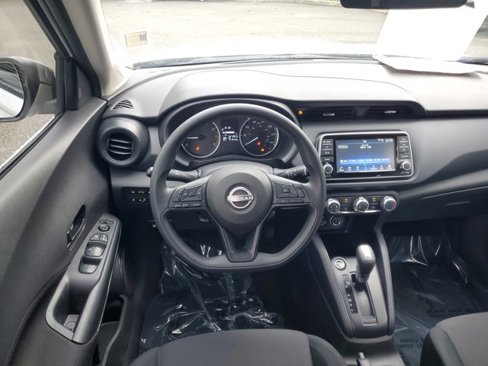 Used 2024 Nissan Kicks S image 11