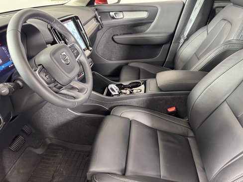 Certified 2024 Volvo XC40 B5 Plus image 17