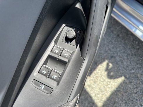 New 2025 Volkswagen Jetta SE image 11