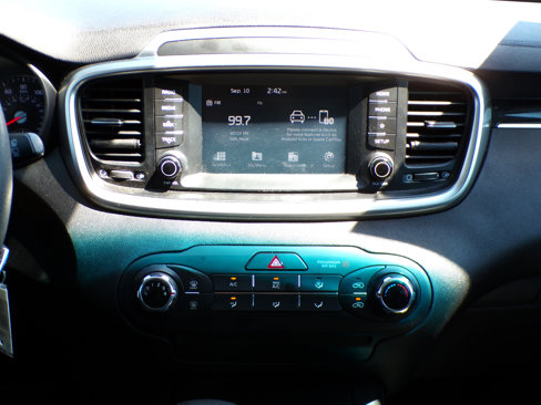 Used 2020 Kia Sorento LX image 17