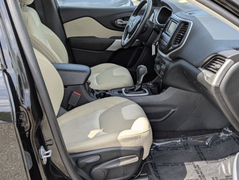 Used 2017 Jeep Cherokee Sport w/ Safety Group image 11