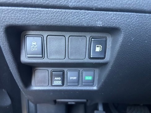 Used 2018 Nissan Rogue S image 26