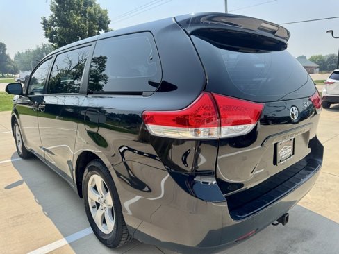 Used 2014 Toyota Sienna L image 5