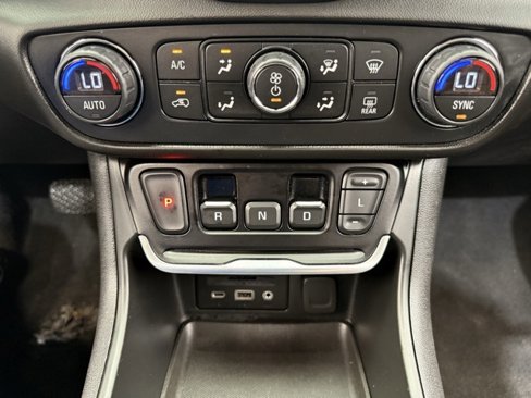 Used 2021 GMC Terrain SLT image 29