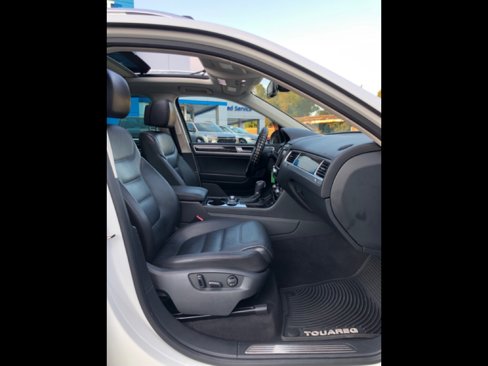 Used 2015 Volkswagen Touareg Executive image 17
