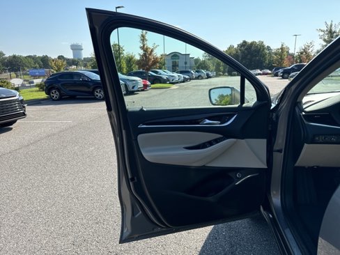 Used 2018 Buick Enclave Essence image 7