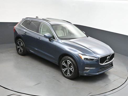 Used 2022 Volvo XC60 B5 Momentum w/ Climate Package image 1