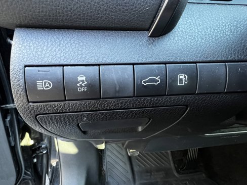 Used 2018 Toyota Camry SE image 15