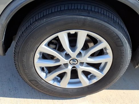 Used 2018 Nissan Rogue SV image 11