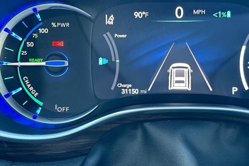Used 2021 Chrysler Pacifica Limited w/ Uconnect Theater Family Group image 29