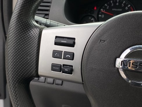 Used 2017 Nissan Frontier SV image 12