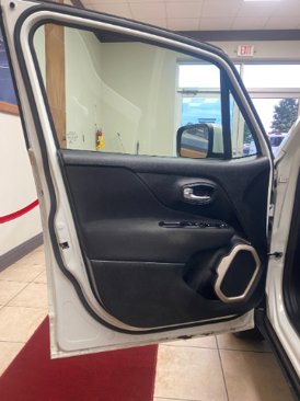 Used 2015 Jeep Renegade Latitude w/ Popular Equipment Group image 11