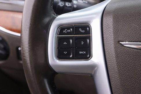 Used 2013 Chrysler Town & Country Touring image 24