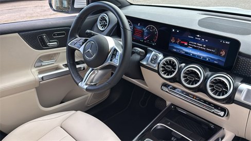 Certified 2025 Mercedes-Benz GLB 250 4MATIC image 13