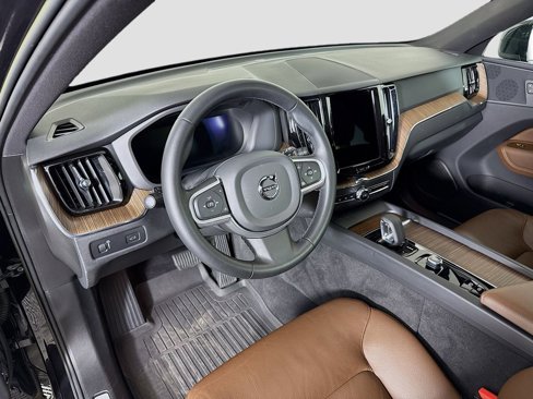 Used 2022 Volvo XC60 B5 Momentum image 9