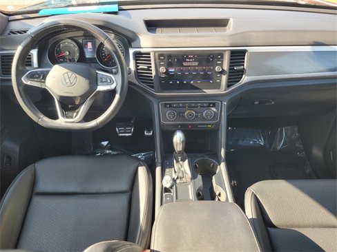 Used 2020 Volkswagen Atlas Cross Sport SE w/ Panoramic Sunroof Package image 16