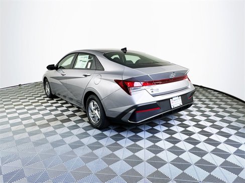 New 2025 Hyundai Elantra SE image 6