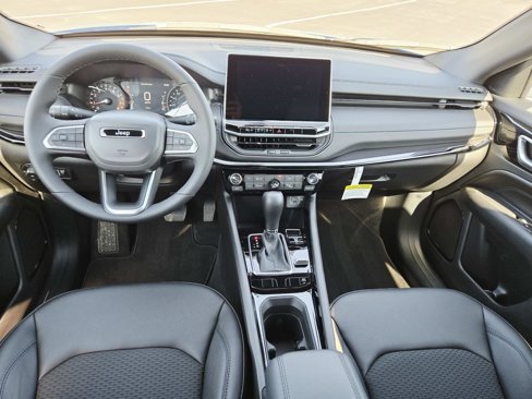 New 2026 Jeep Compass Latitude image 9