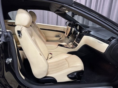 Used 2011 Maserati GranTurismo Convertible image 12