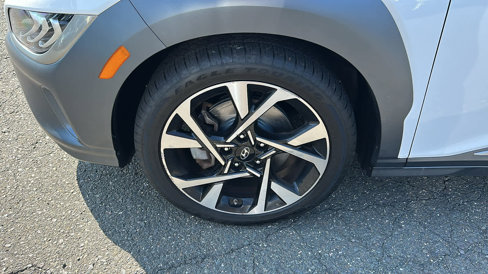 Used 2022 Hyundai Kona Limited image 10