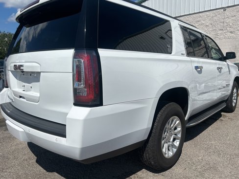 Used 2019 GMC Yukon XL SLT image 3