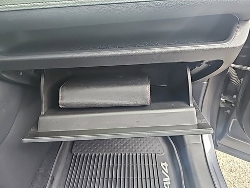 Used 2020 Toyota RAV4 XLE image 14