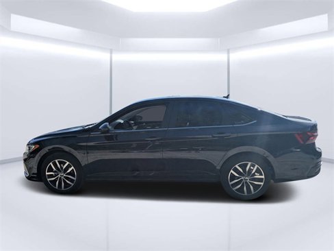 Used 2025 Volkswagen Jetta SE image 6