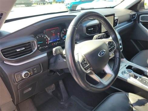 Used 2022 Ford Explorer XLT image 26