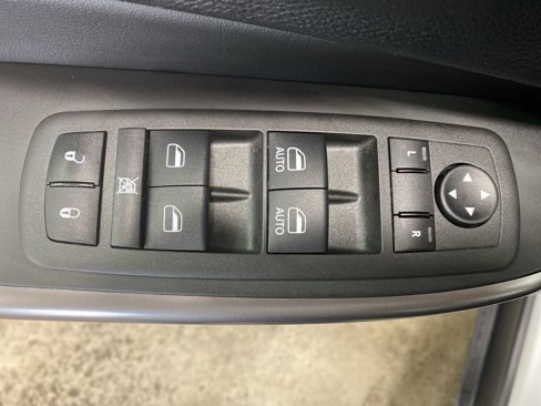 Used 2022 Jeep Cherokee Limited w/ Elite Package image 17