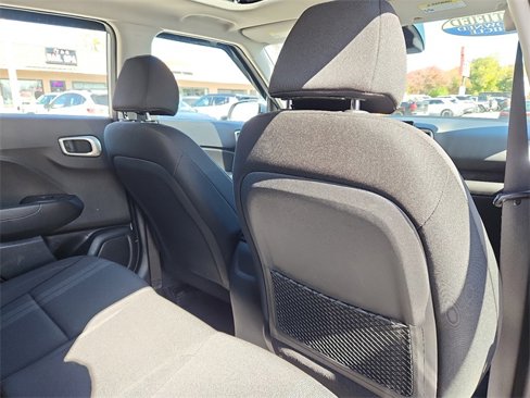 Certified 2021 Hyundai Venue SEL w/ Premium Package image 31
