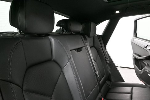Used 2025 Porsche Macan image 24