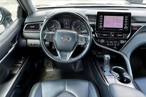 Used 2022 Toyota Camry SE image 5