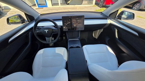 Used 2023 Tesla Model Y Long Range image 15