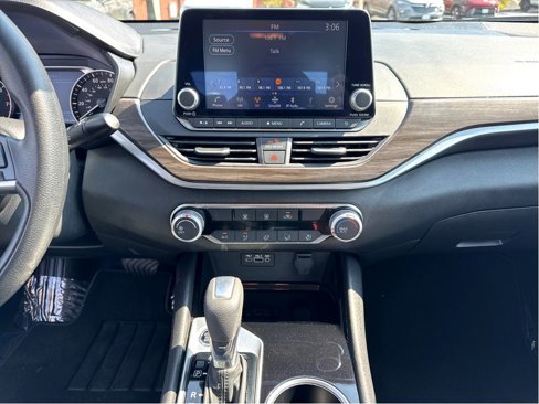 Used 2024 Nissan Altima 2.5 SV image 19