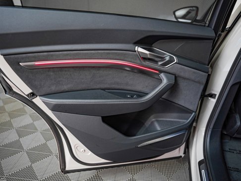 Used 2022 Audi e-tron Prestige w/ Prestige Package image 25
