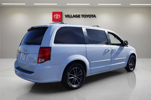 Used 2017 Dodge Grand Caravan SXT image 5