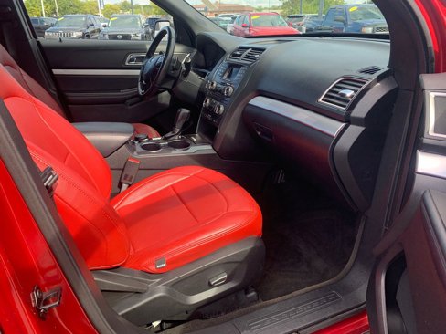 Used 2017 Ford Explorer XLT image 10