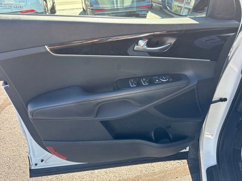 Used 2017 Kia Sorento LX w/ LX Convenience Package image 11