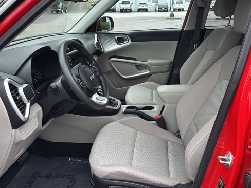 Used 2022 Kia Soul LX image 8