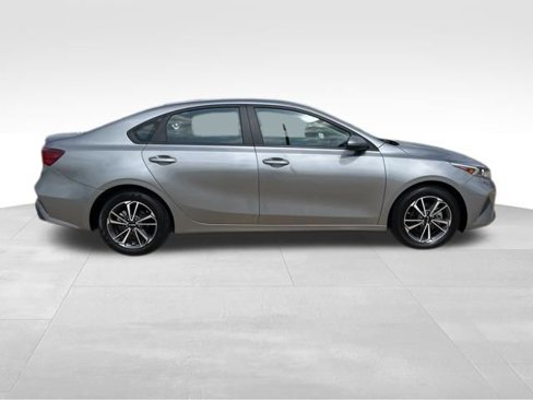 Used 2022 Kia Forte LXS image 8