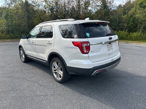 Used 2016 Ford Explorer XLT w/ Equipment Group 202A image 3