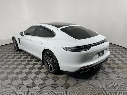 Certified 2022 Porsche Panamera Platinum Edition image 3