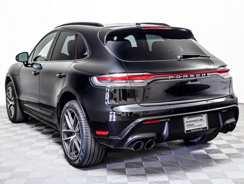 Certified 2024 Porsche Macan image 3