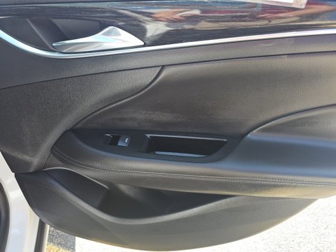 Used 2017 Buick LaCrosse Premium image 14