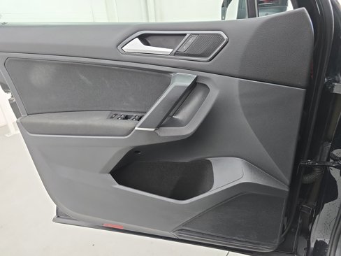 Used 2018 Volkswagen Tiguan S image 26