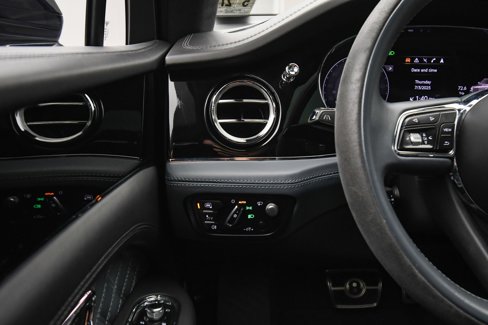 Used 2022 Bentley Bentayga image 36