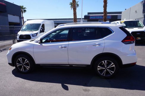 Used 2017 Nissan Rogue SL w/ SL Premium Package image 3