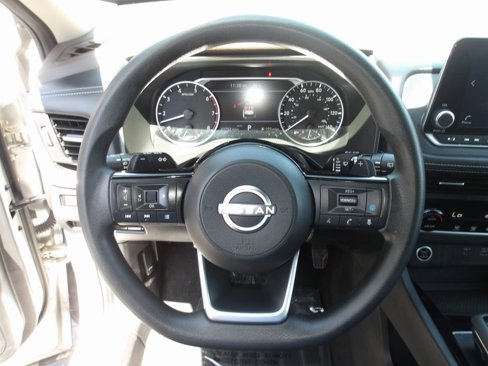 Used 2023 Nissan Rogue SV image 12