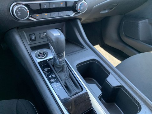 Used 2024 Nissan Sentra SV image 39